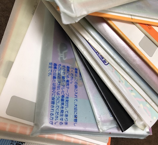 解約した通帳の山