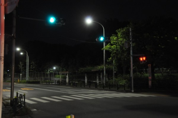 真夜中の青信号